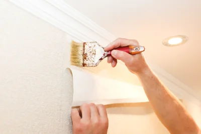 Pose de papier peint à Poullaouen — revêtements muraux et toiles de verre